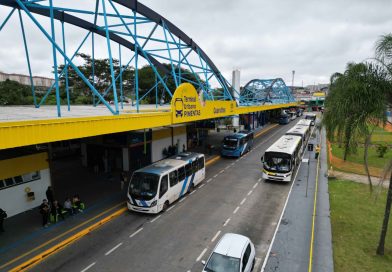 Biblioteca Móvel leva livros gratuitos ao Terminal Pimentas