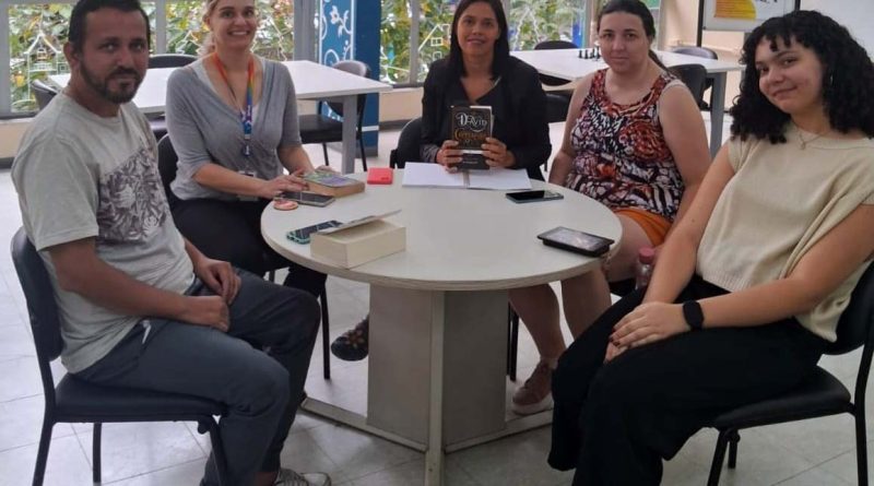 Nova edição do Clube de Leitura destaca clássico de Charles Dickens em bibliotecas de Guarulhos