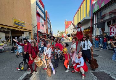 Artistas da Escola Viva de Artes Cênicas levam arte da palhaçaria para o centro de Guarulhos